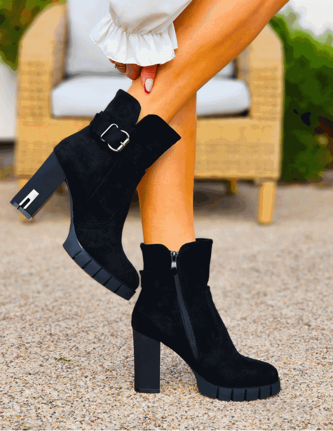 Czarne Zamszowe botki Na Słupku Prinss Czarne Zamszowe botki Na Słupku Prinss