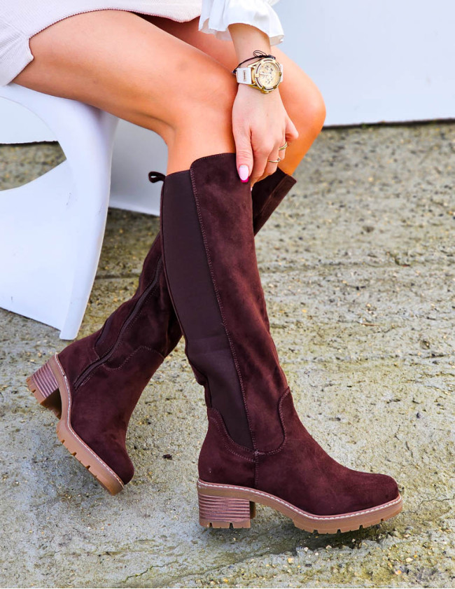 Czekoladowe Zamszowe Kozaki Na Niskim Klocku Madera Czekoladowe Zamszowe Kozaki Na Niskim Klocku Madera